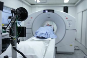 Une IRM pour la sciatique, une machine pour l'imagerie par résonance magnétique